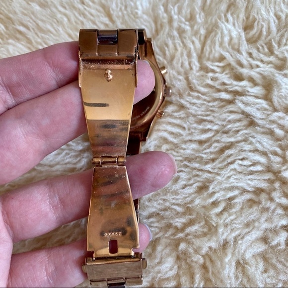 Rose Gold Marc Jacobs watch - Picture 5 of 6